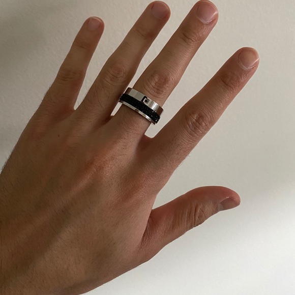 Ring with black crystals - Picture 2 of 2